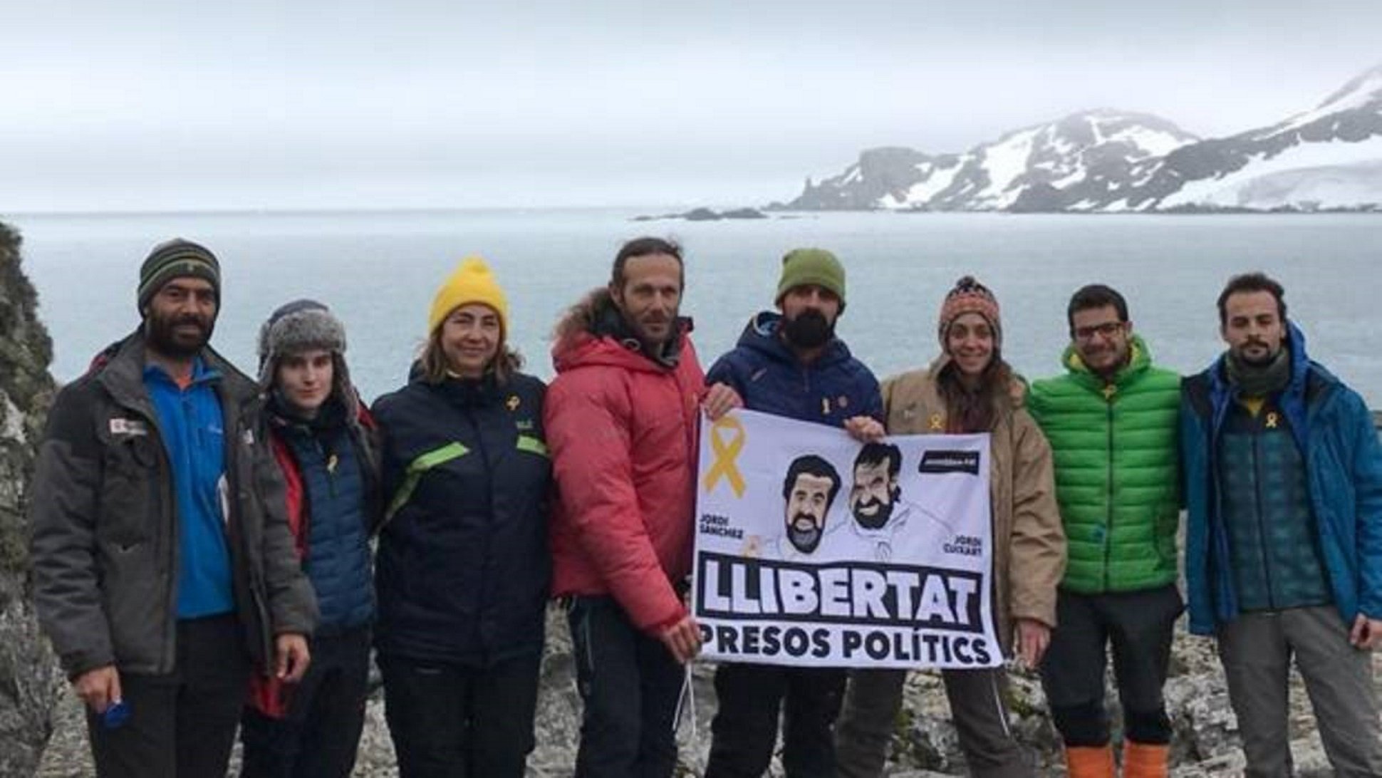 Amenacen de sancions una científica catalana per dur el llaç groc