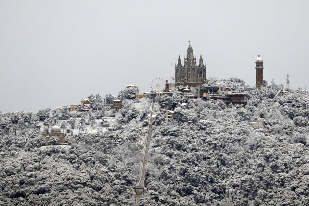 Tibidabo nevado Barcelona nieve / EFE