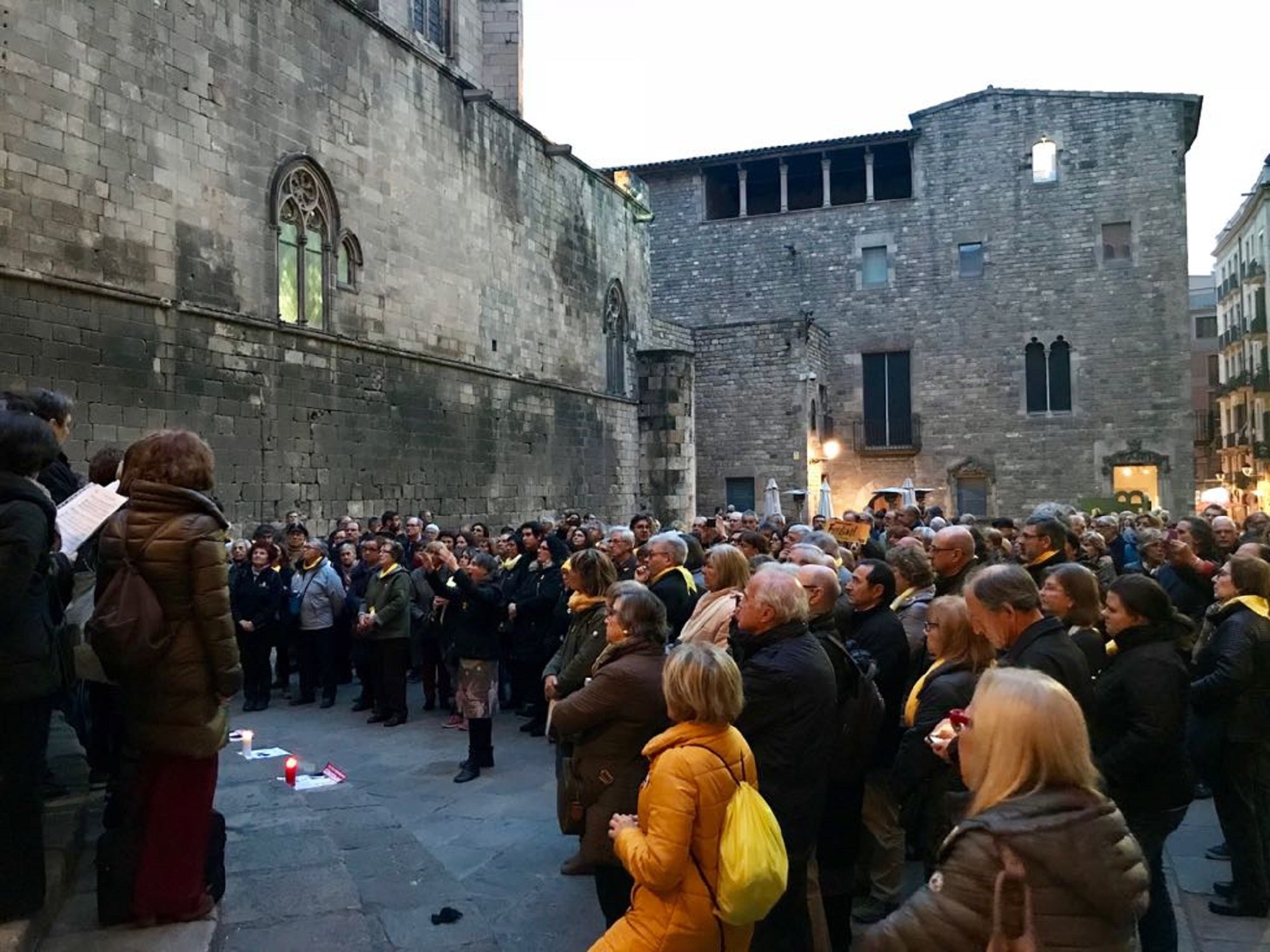 Poesia pels presos polítics a la plaça del Rei
