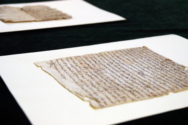 textos con lo que han trabajado los investigadores de la UAB sobre las primeras muestras escritas del catalán. Foto: ACN