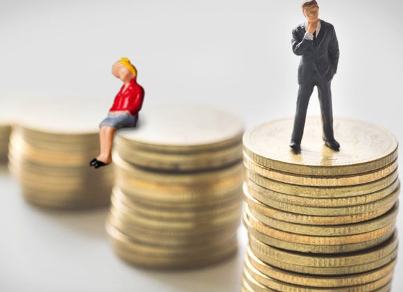 La brecha salarial entre hombres y mujeres disminuye un 6,4% en nueve años