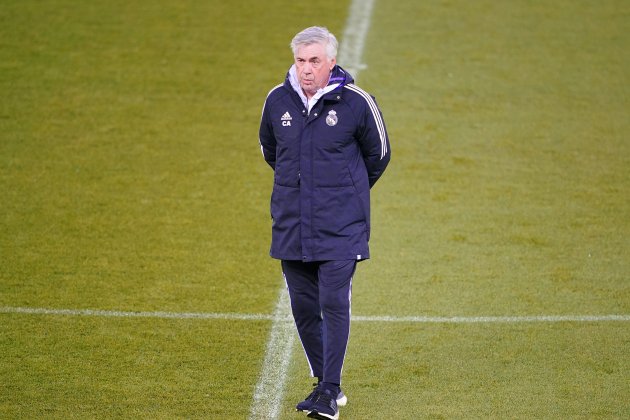 Carlo Ancelotti serio durante un entrenamiento del Real Madrid / Foto: Europa Press