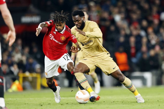 Franck Kessie conducción el balón cono el Barça ante Fred, del Manchester United / Foto: Europa Press Franck Kessie conducción el balón cono el Barça ante Fred, del Manchester United / Foto: Europa Press
