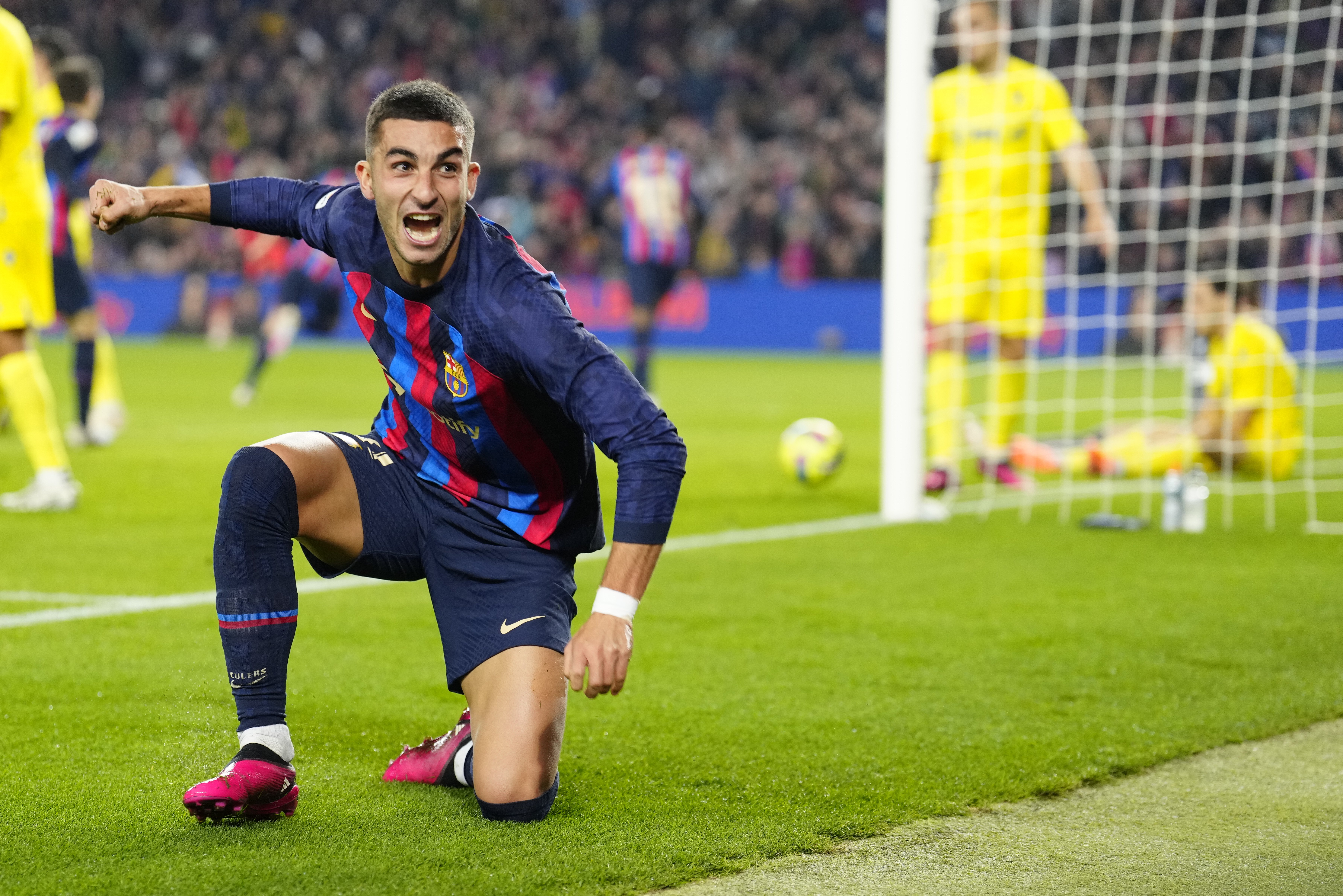 Como loco por volver al Barça; tanto, que celebró con Ferran Torres la victoria en el Clásico