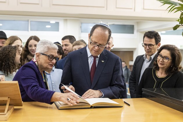 El ministro de Economía de Israel NIR Barkat se reúne con la comunidad judía de Barcelona / Foto: Montse Giralt