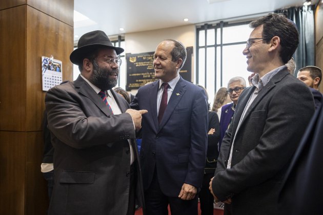 El ministro de Economía de Israel NIR Barkat se reúne con la comunidad judía de Barcelona / Foto: Montse Giralt El ministro de Economía de Israel NIR Barkat se reúne con la comunidad judía de Barcelona / Foto: Montse Giralt