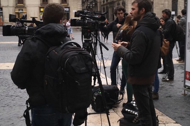 Medios de comunicación cacheo guardia civil Palau Generalitat / Gisela Rodríguez