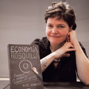 Kate Raworth: "Los políticos están atrapados... Son adictos al crecimiento del PIB"