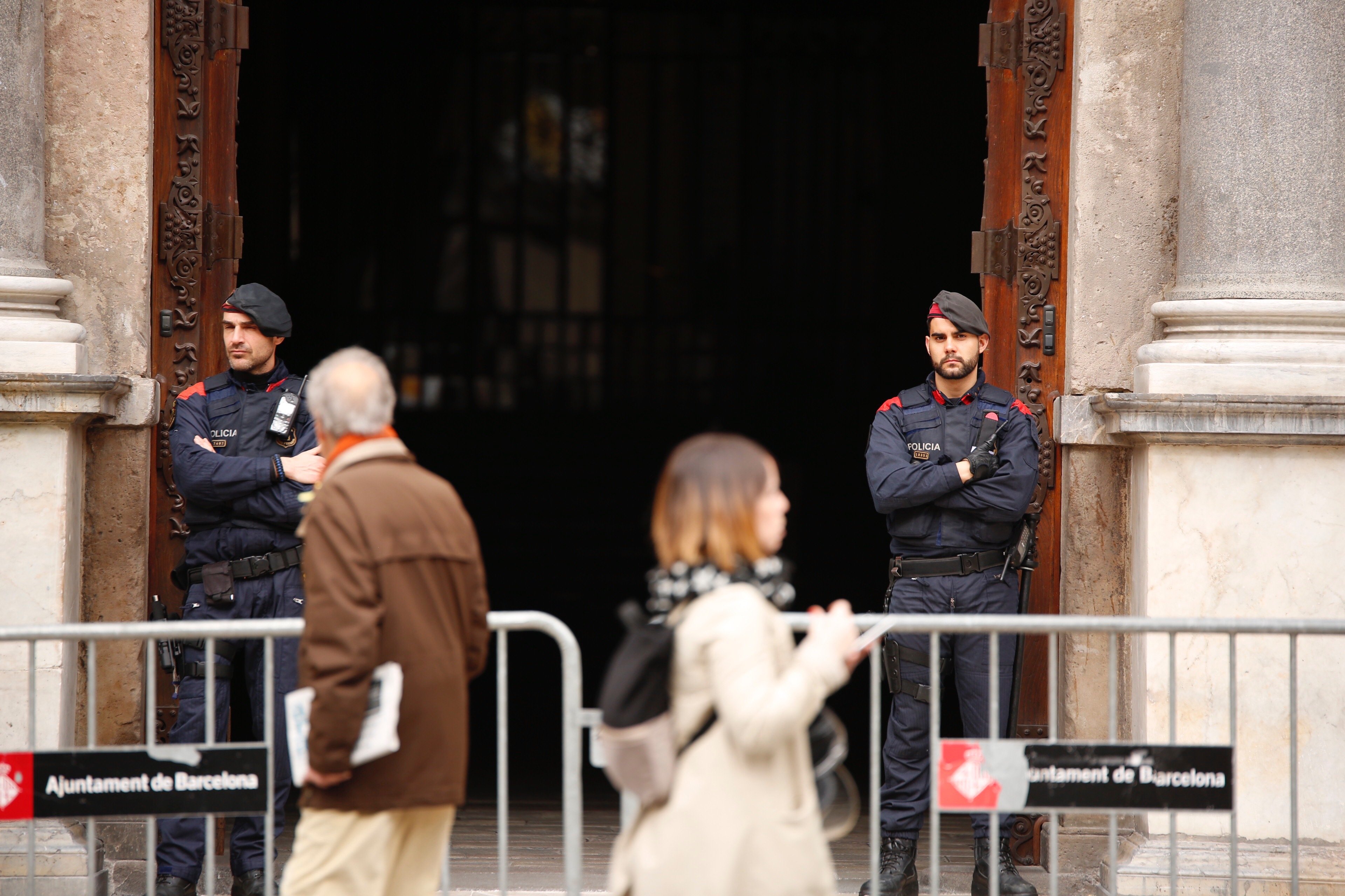Civil Guard searches of the Catalan government palace and Òmnium's headquarters
