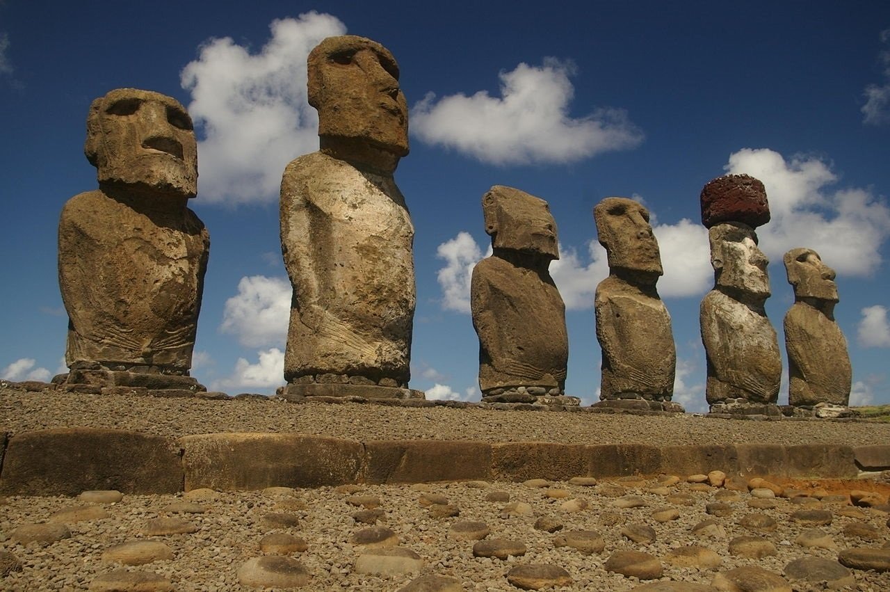 Descubierta una nueva estatua moai en el cráter de un volcán en la isla de Pascua