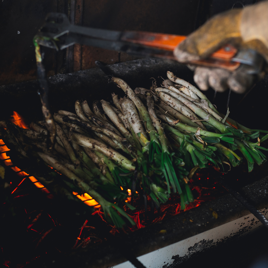 What are calçots? The tradition and importance of the calçotada in Catalonia