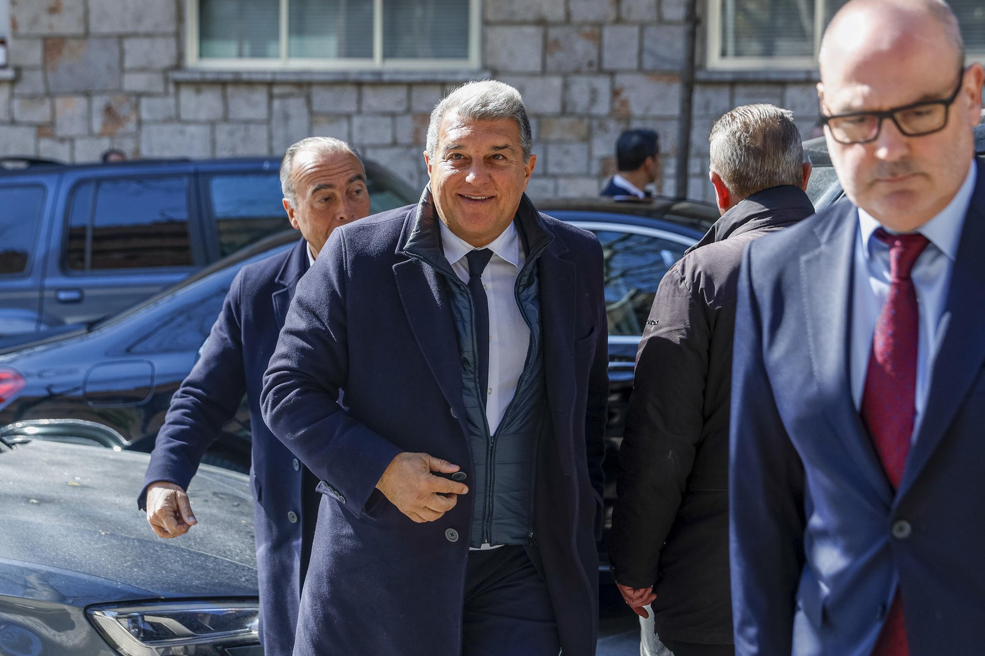 El Betis pide precio al Barça y Joan Laporta acepta negociar