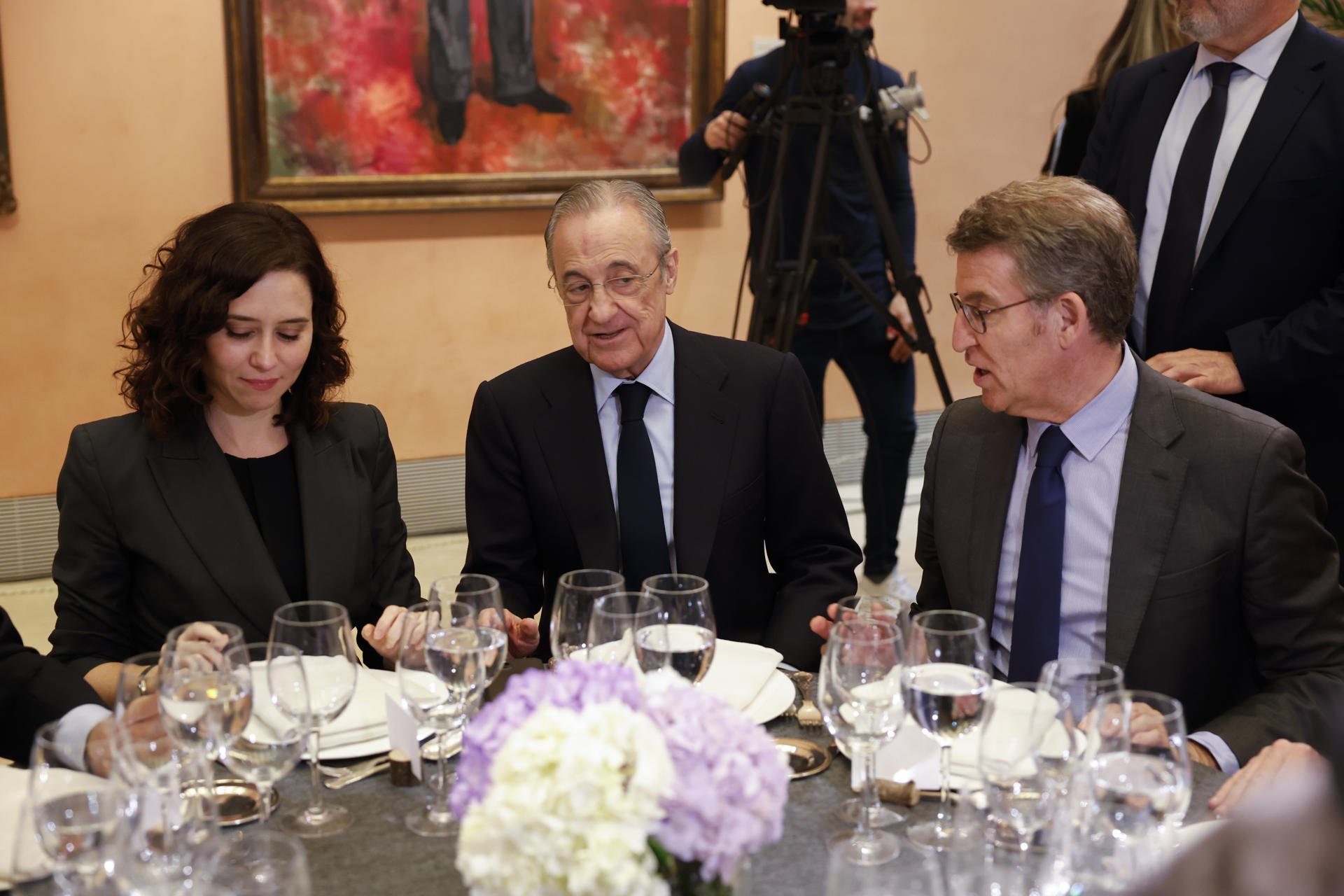 Viaje de urgencia por orden de Florentino Pérez, informado de una vida que va a peor fuera del fútbol