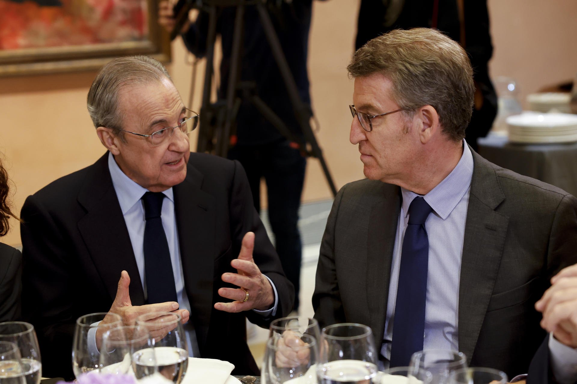 Més de 5 jugadors del Reial Madrid es queixen a Florentino Pérez de vida desordenada, problema al vestidor