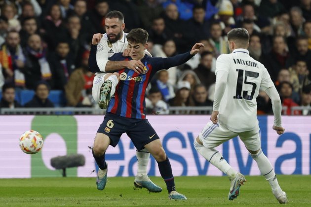 Dani Carvajal Pablo Gavi Reial Madrid Barça / Foto: EFE Dani Carvajal Pablo Gavi Reial Madrid Barça / Foto: EFE