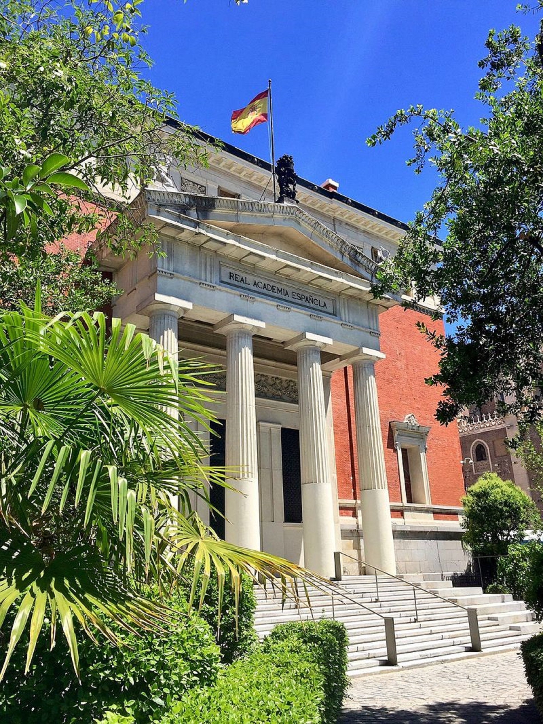 Façana de la Real Academia Española (RAE) / Real Academia Española