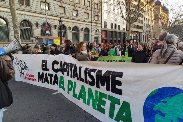 Manifestacio contra macroprojectes quart cinturo hard rock aeroport