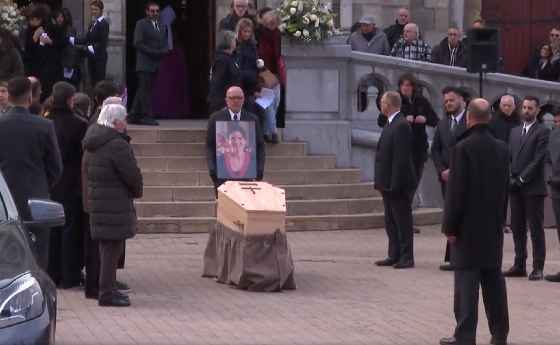El sorprenent funeral de la professora d'Euskadi Nord assassinada per un alumne | VÍDEO