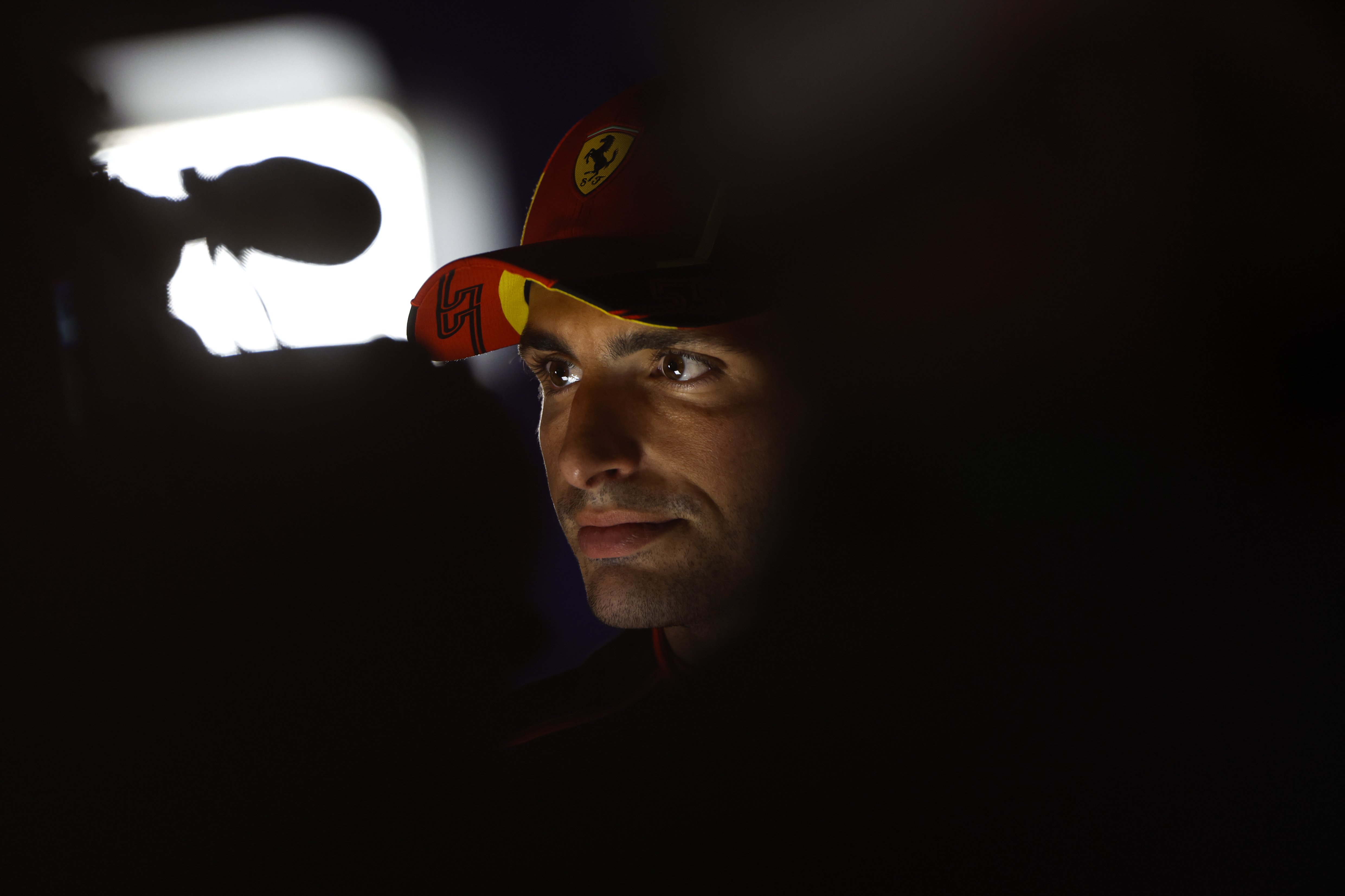 Carlos Sainz está siendo tentado para dejar Ferrari, nueva marca en la F1