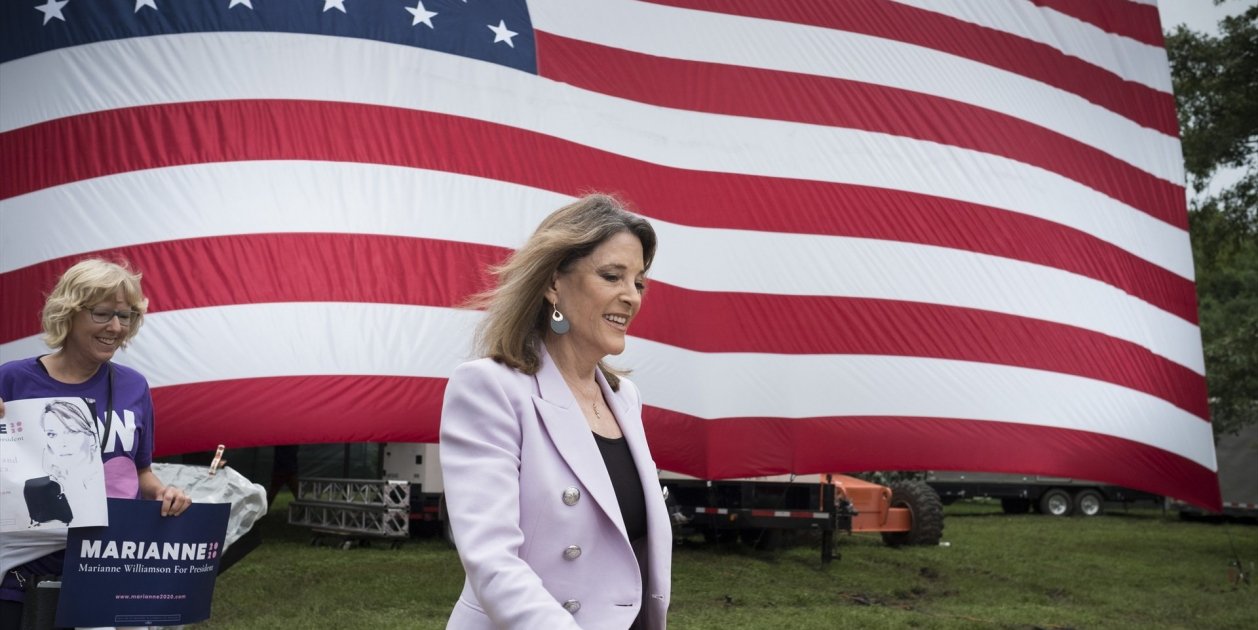 Marianne Williamson, escriptora d'autoajuda, competirà contra Joe Biden