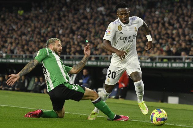 Vinícius regate Ruibal Betis Real Madrid / Foto: EFE