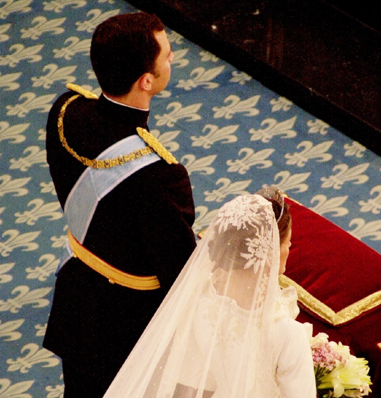 Felipe y Letizia en el altar   EFE