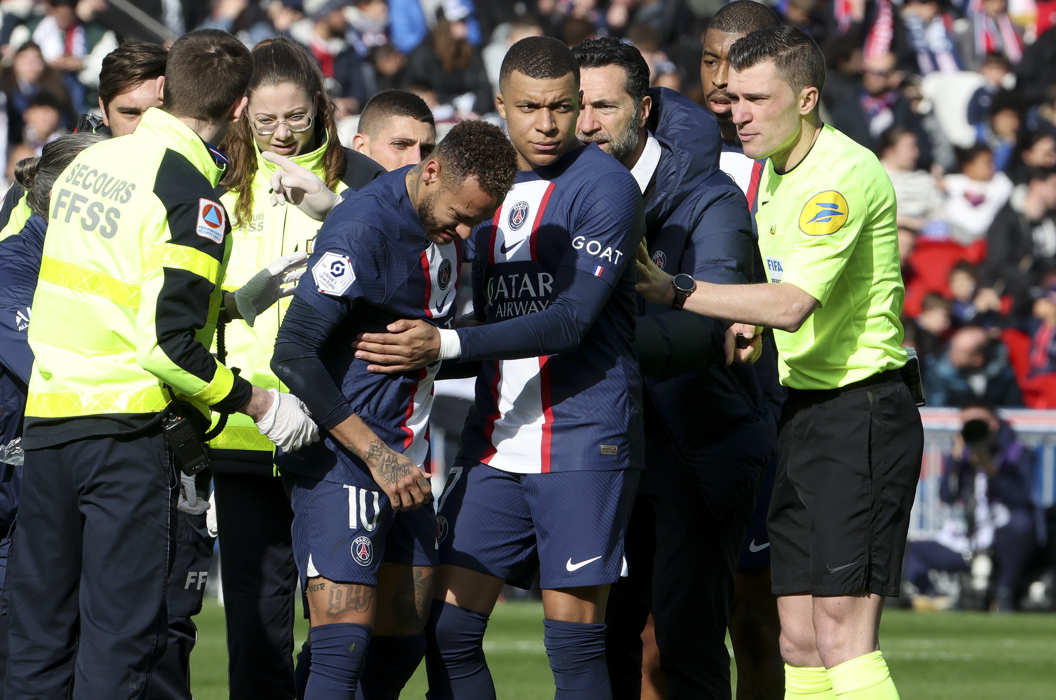 Neymar y Mbappé tras la lesión que sufrió el brasileño con el PSG / Foto: Europa Press