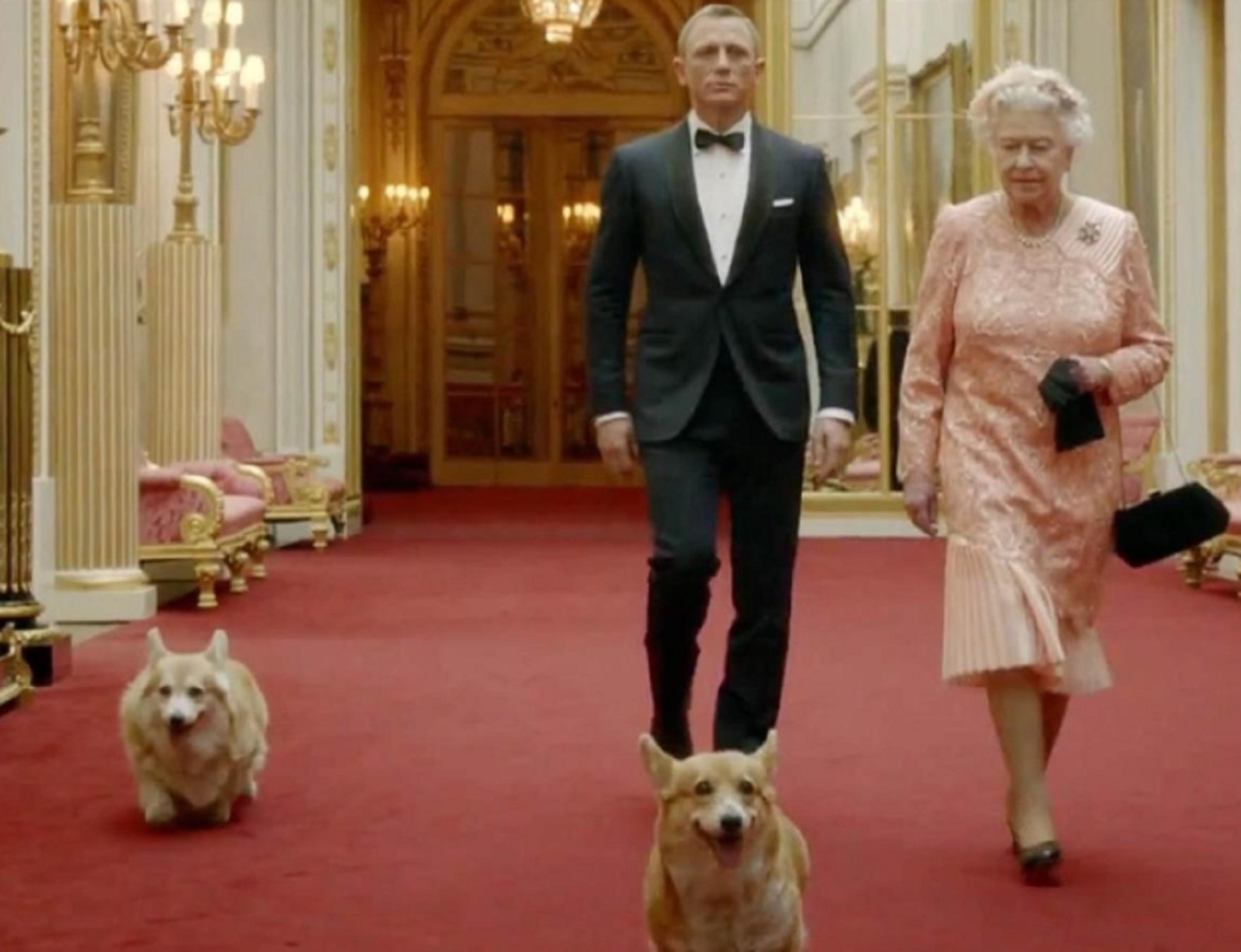 Isabel II James Bond Isabel II James Bond