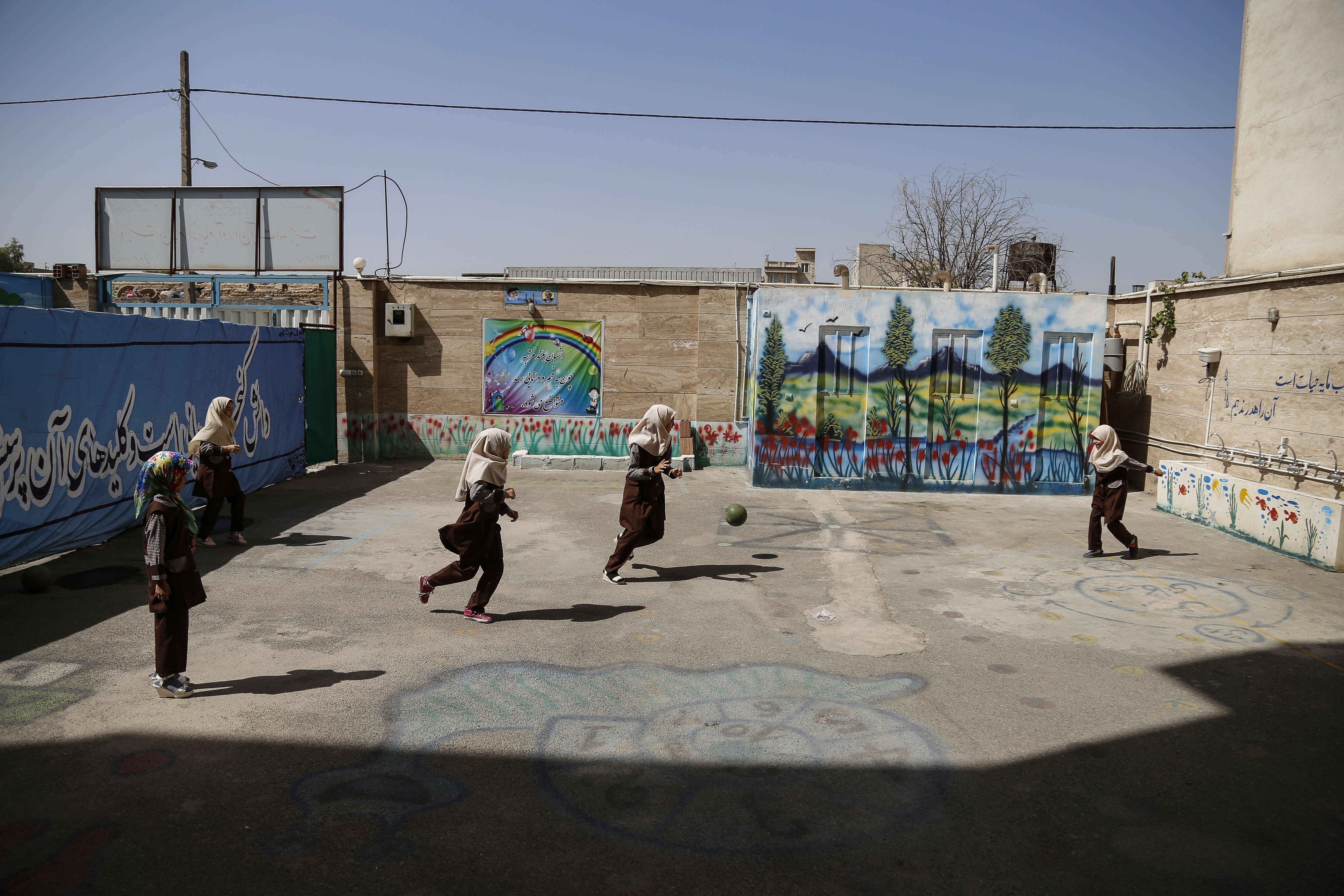 Primeras detenciones en Irán por el envenenamiento de las niñas en las escuelas