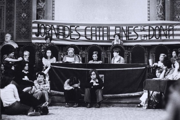 Jornades Catalanes de la Dona. Inauguración de las jornadas por Maria Aurèlia Capmany, leyendo su manifesto   Pilar Aymerich
