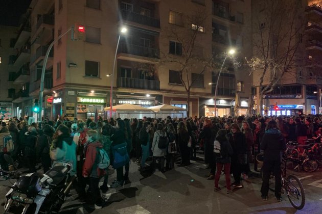 protesta feminista barcelona noctura 8-M protesta feminista barcelona noctura 8-M