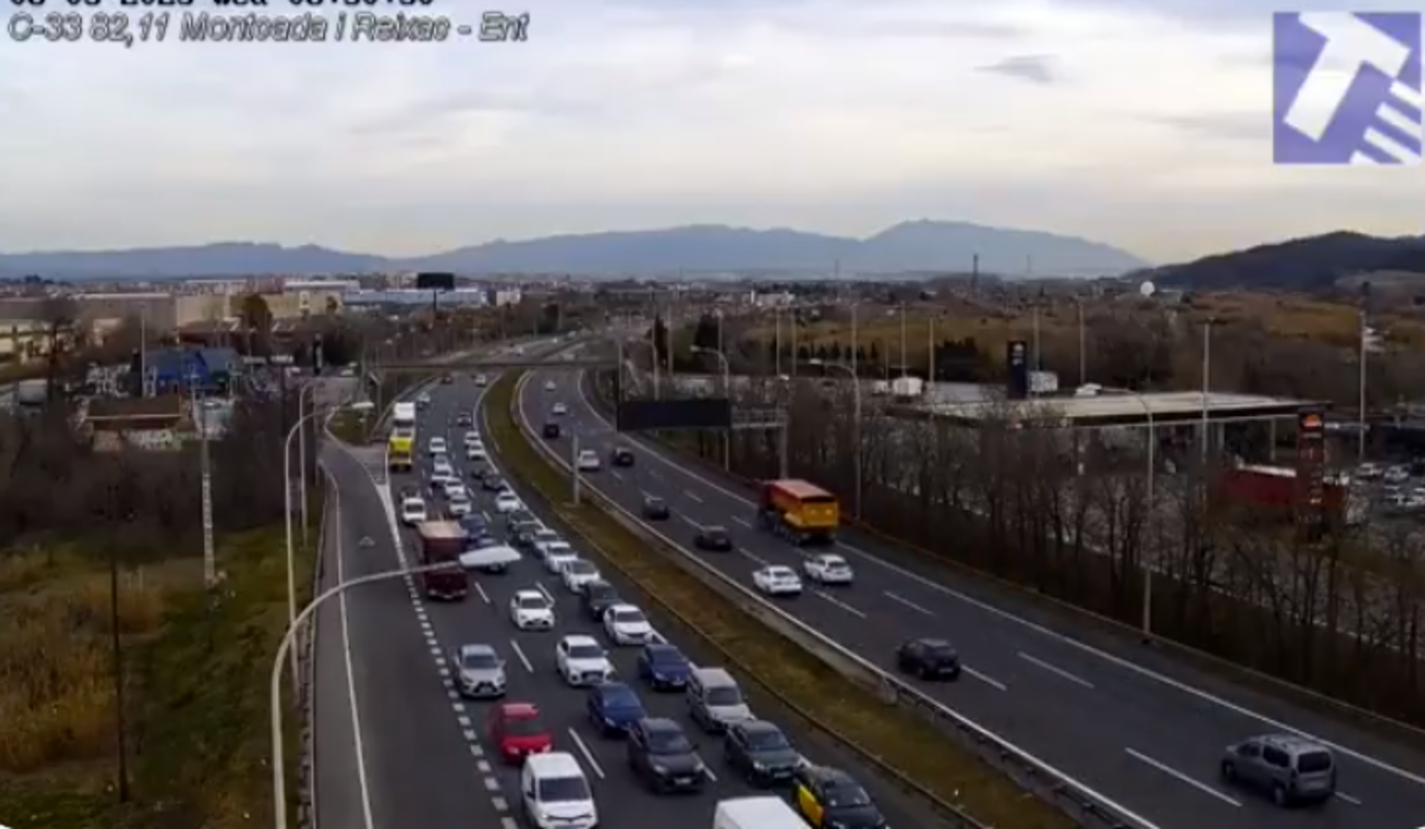 Dos protestas por el 8 de marzo en Barcelona provocan colas kilométricas en la Meridiana y la Diagonal