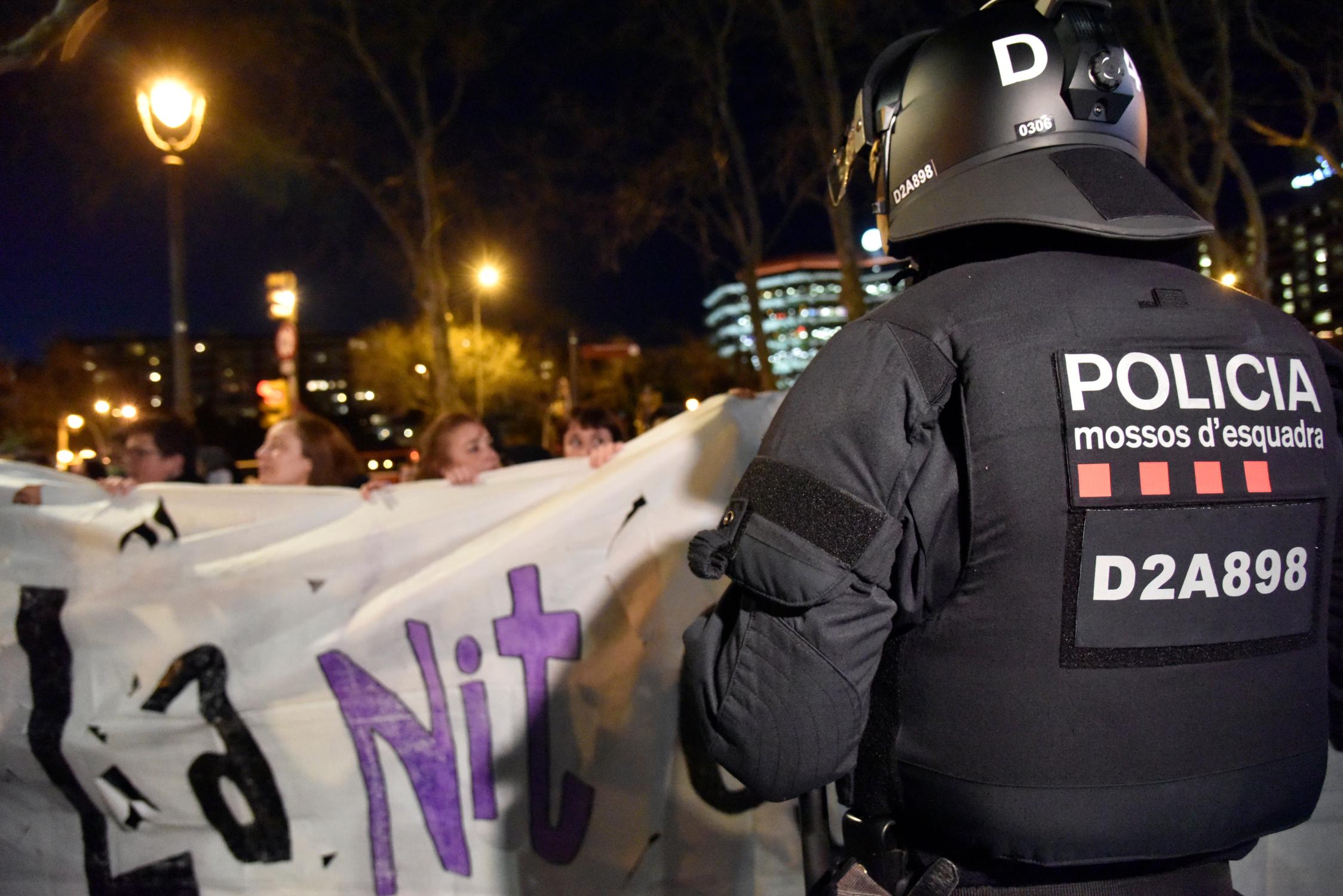 Emillio Morenatti, premi Pulitzer de fotografia, agredit a la manifestació feminista de Barcelona
