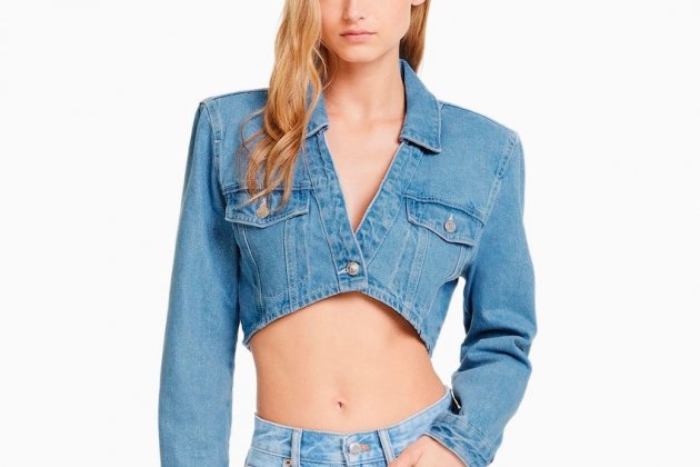 Cazadora denim cropped hombreras Cazadora denim cropped hombreras