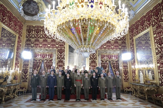 Felipe VI con militares en Palacio Real GTRES