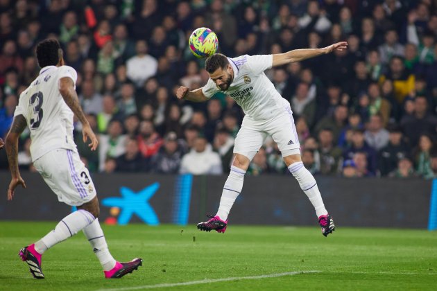 Nacho Fernández despeje cabeza Real Madrid / Foto: Europa Press