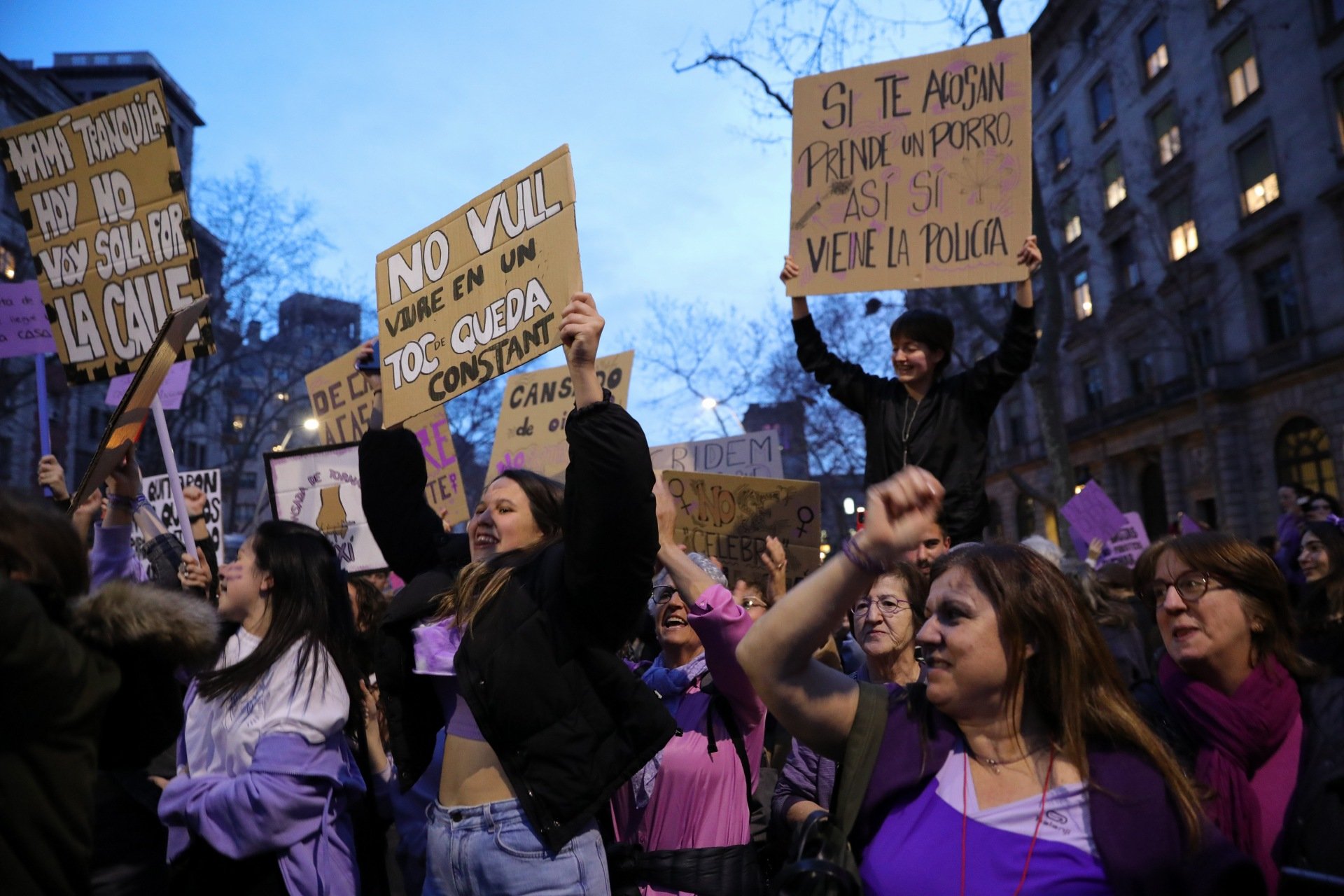 40,000 marchers fill central Barcelona for International Women's Day