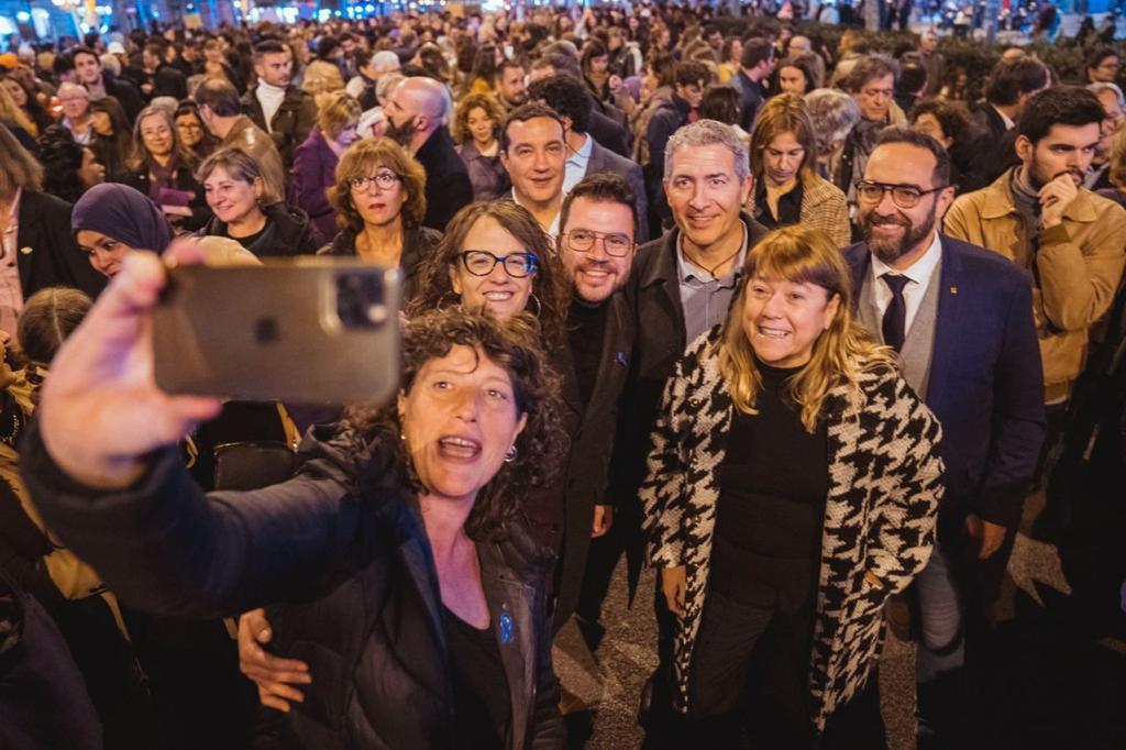 Pere Aragones, Josep Cambray, Juli Fernandez, Tania Verge, Natalia Garriga y Teresa Jorda, manifestacio 8 M Barcelona / Arnau Carbonell, Gobierno