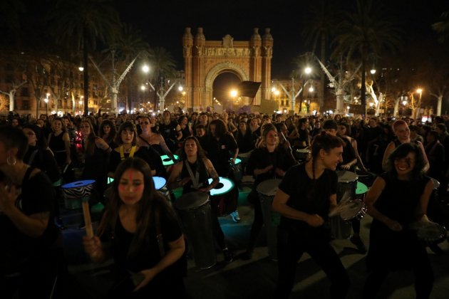 dia de la dona batucada arc triomf / Foto: Eva Parey