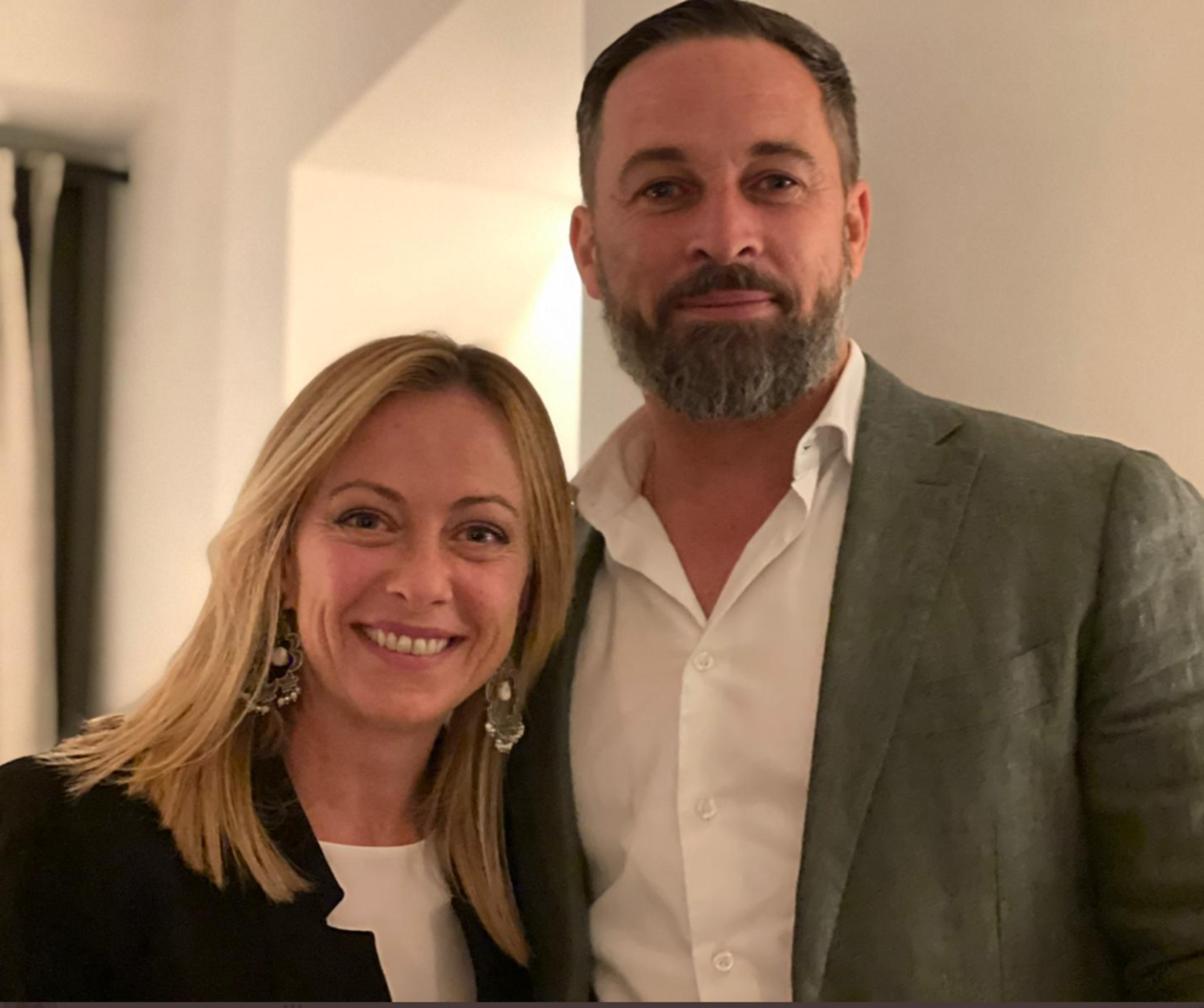 Abascal, l'encarregat d'escriure el pròleg de la biografia de Giorgia Meloni, presidenta ultra d'Itàlia