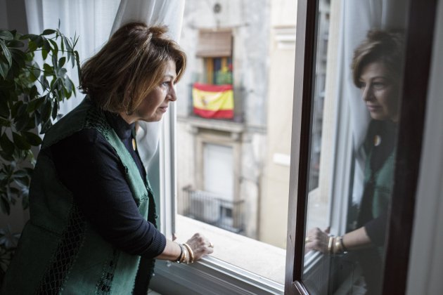 Laura Masvidal gives Counselor Joaquim Oven Sergi Alcàzar 03