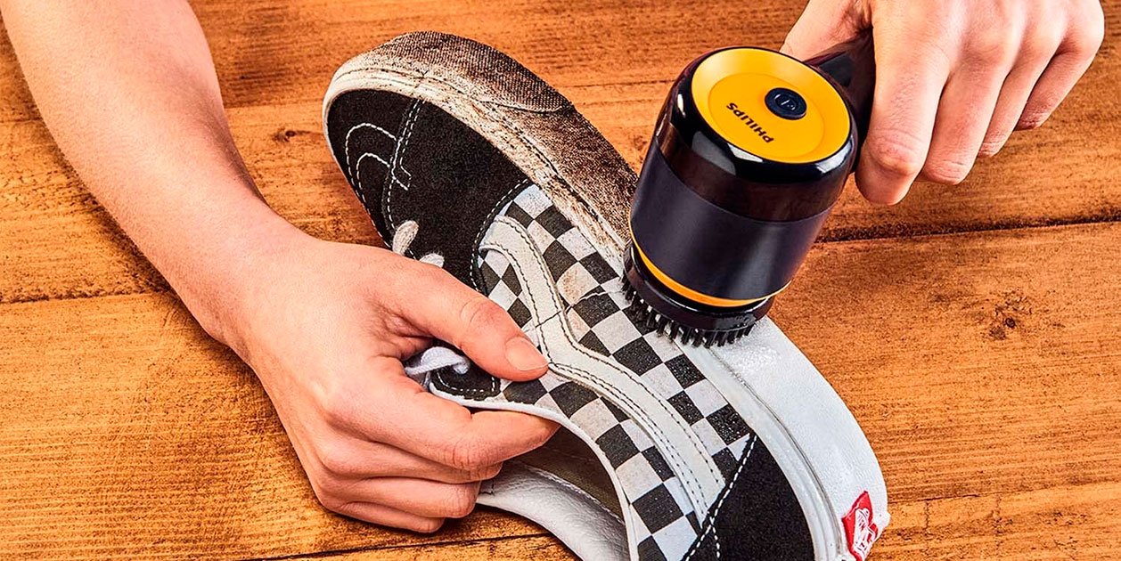 Hay un cepillo automático para limpiar zapatillas que es número 1 en ventas en Amazon
