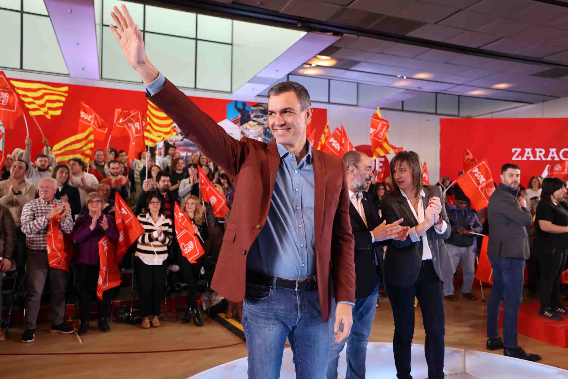 El PSOE calienta motores de cara al ciclo electoral de mayo: presenta el lema "Defiende lo que piensas"