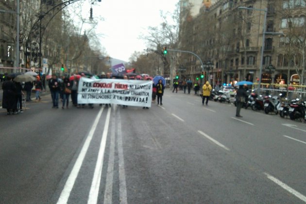Manifestantes escuela catalana Gustau Nerín Manifestantes escuela catalana Gustau Nerín