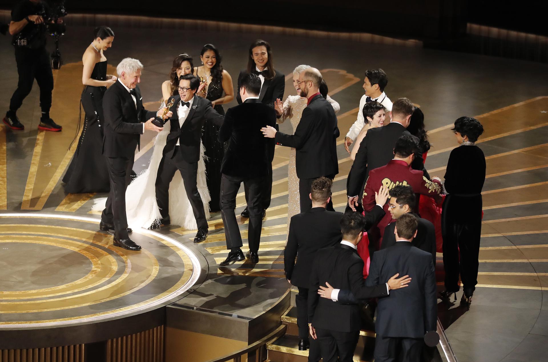 'Tot a la vegada a tot arreu' guanya l'Oscar a millor pel·lícula 2023
