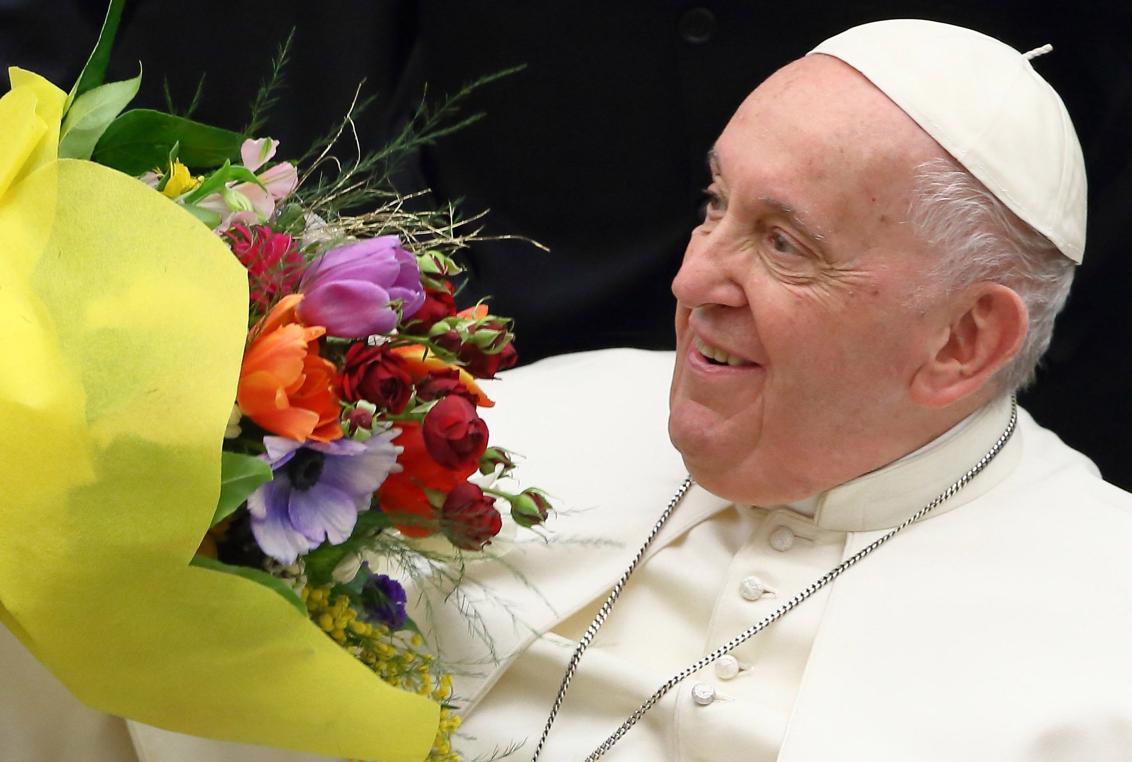 Optimismo con la salud del papa Francisco: pasa bien su primera noche en el hospital