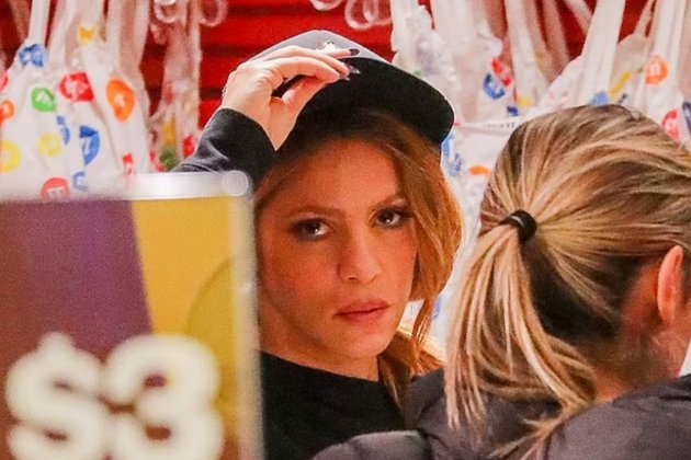 Shakira botiga M&M Daily Mail Shakira botiga M&M Daily Mail