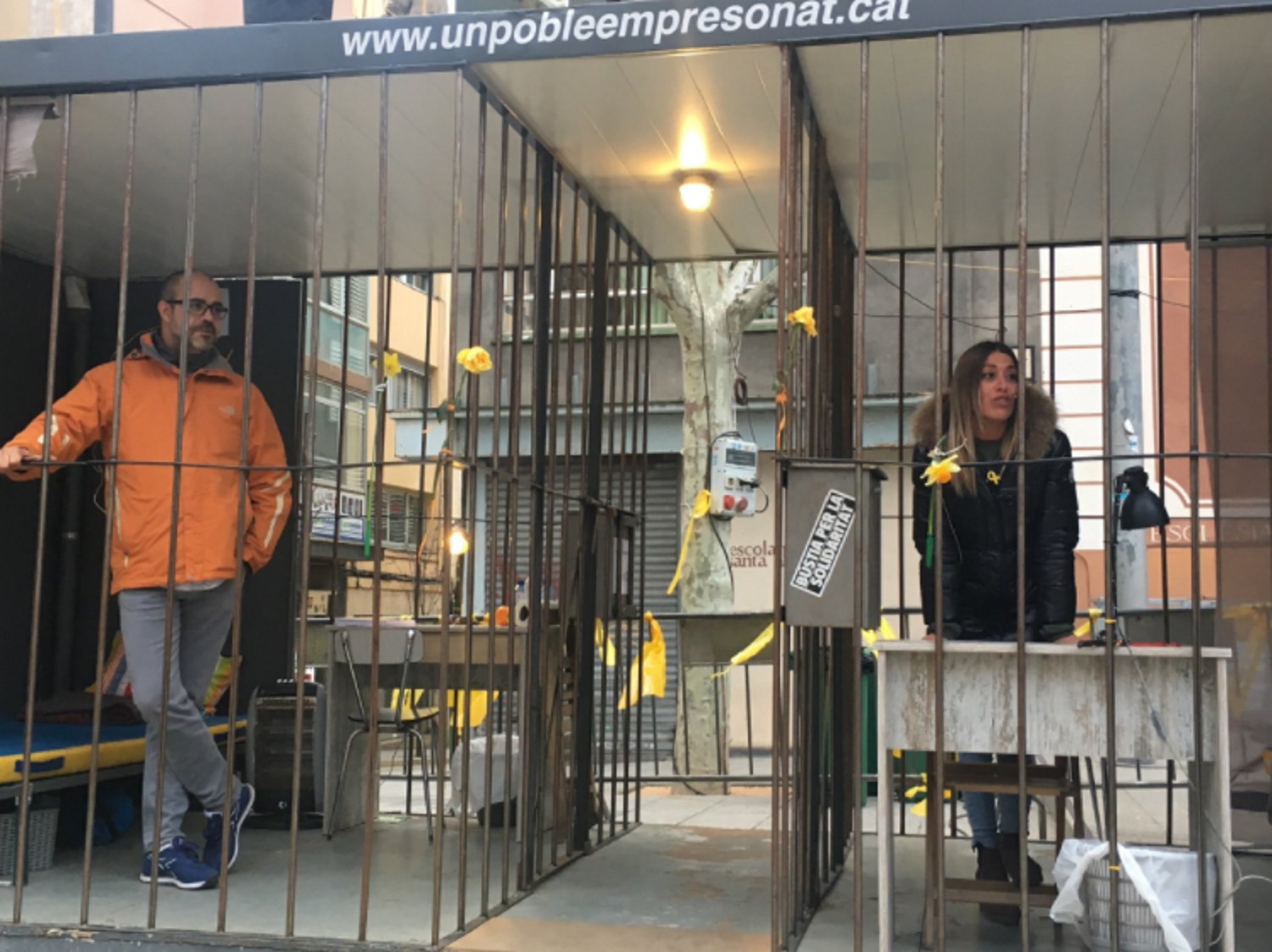 Dos dirigentes del PDeCAT se 'encarcelan' para pedir la libertad de los presos políticos