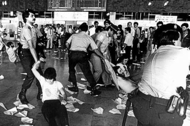 Se funda el Llamamiento a la Solidaridad. Aeropuerto del Prat (1985). Fuente Blog ferransala