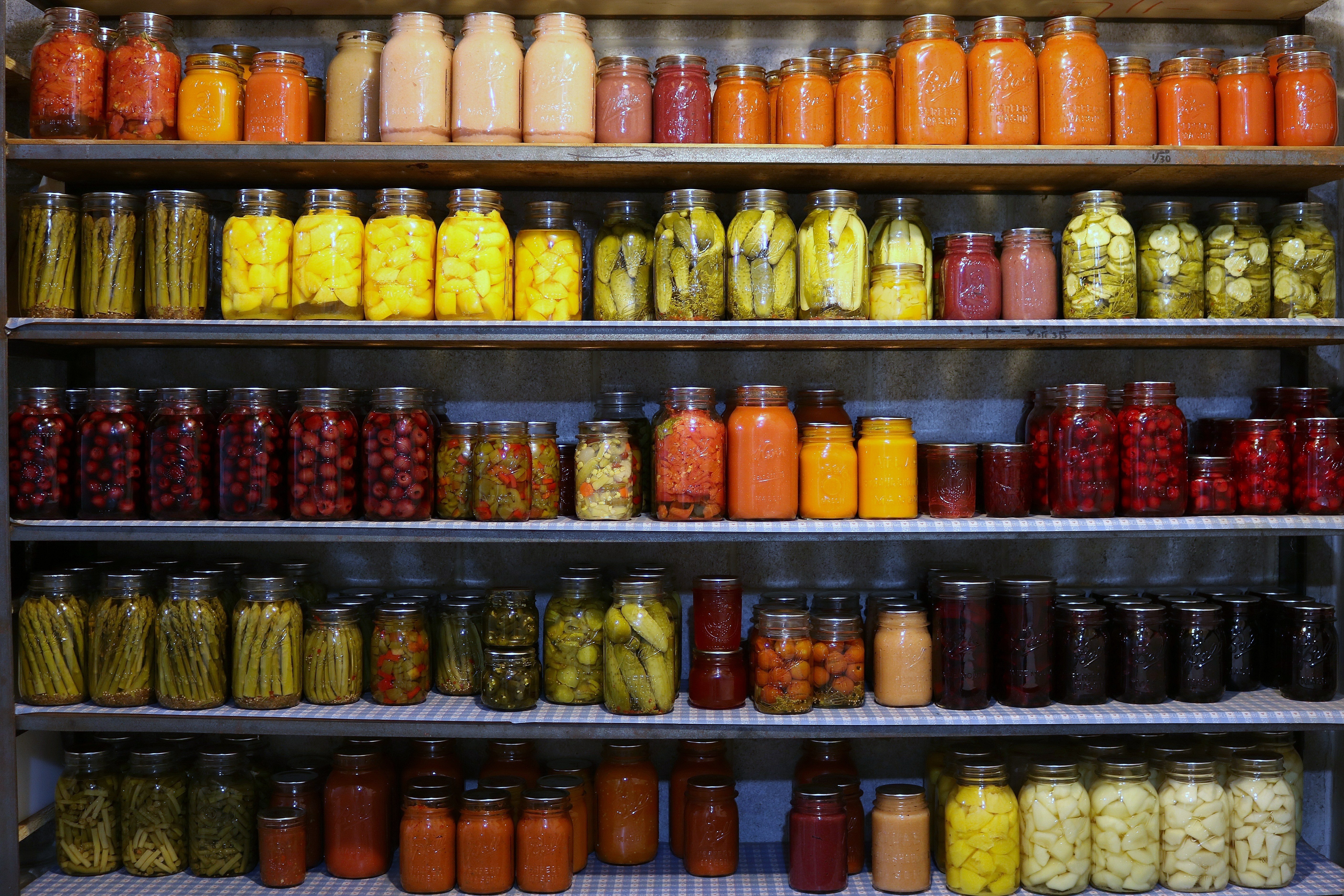 vegetales envinagrados en conserva adobe stock